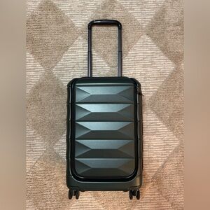 eBag Carry On Hardside Suitcase w/ Front Laptop Pouch